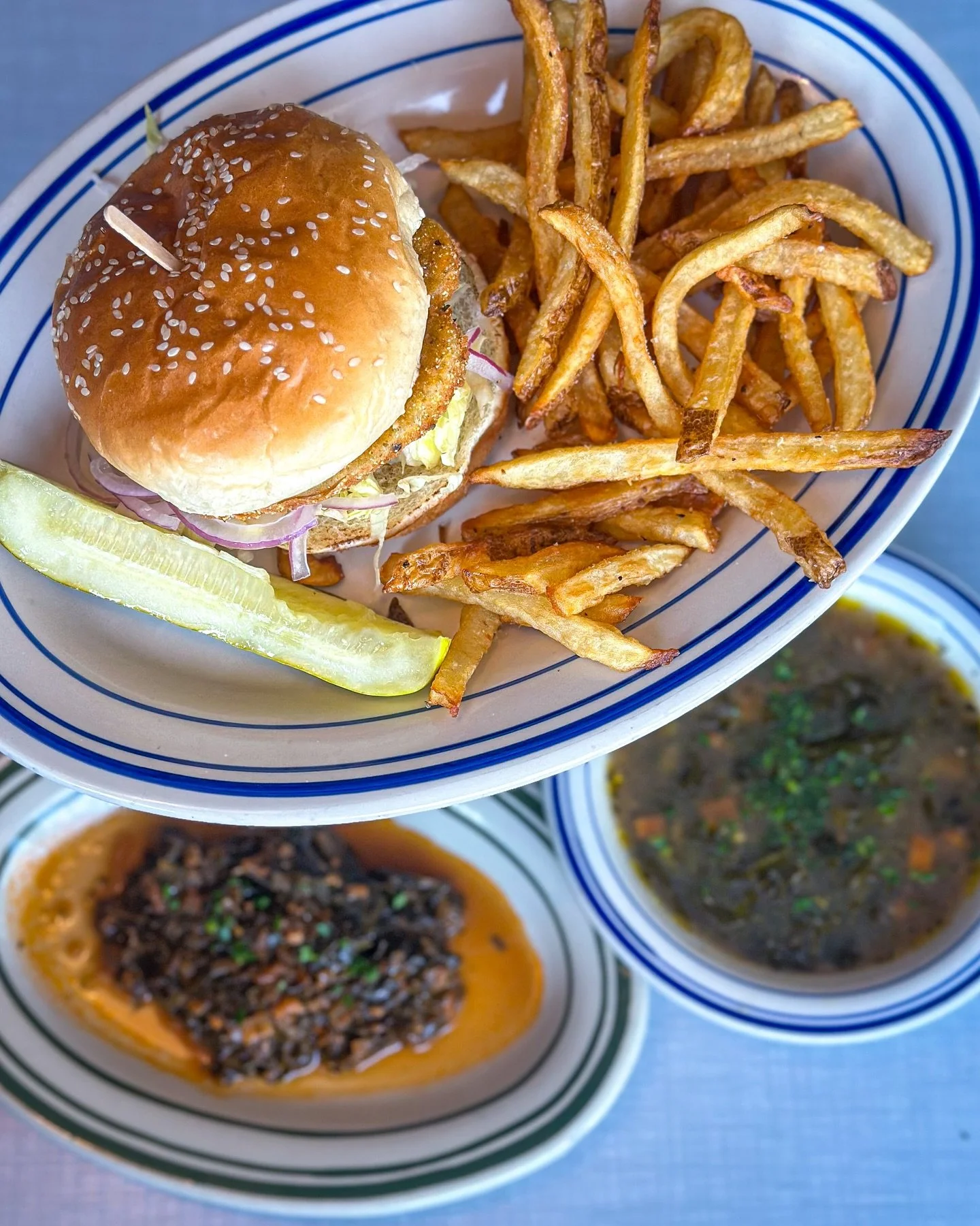 AUGUST
These southern comfort classics are coming in HOT this August at Comet. As always we&rsquo;re featuring a fancy&hellip;

Sandwich
Soup
Vegetable
Entree(s) 
All the details at the link in our bio. 

Need more? We didn&rsquo;t think so.

SEE YOU