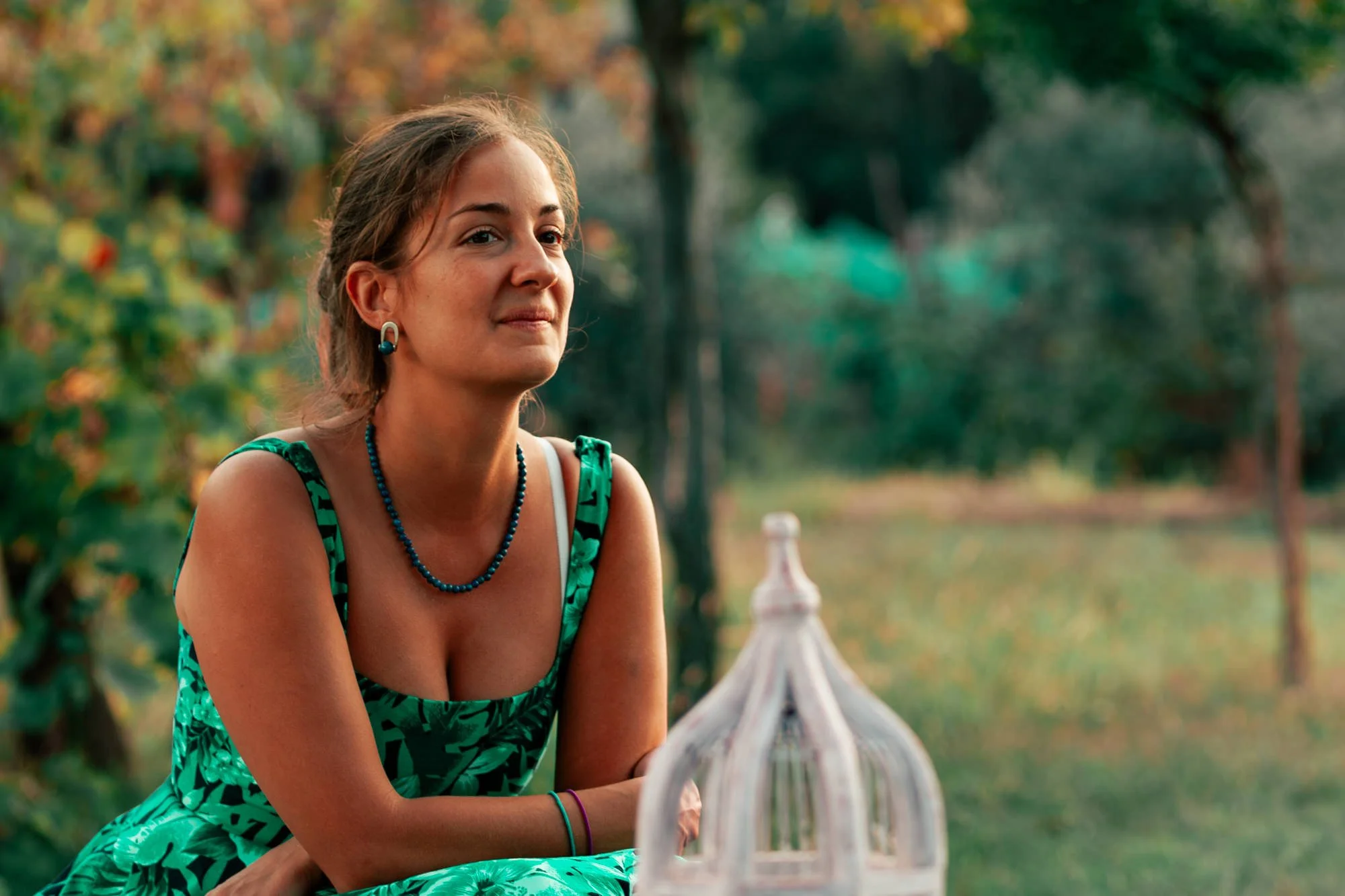 The Guests take in the grounds-48.JPG