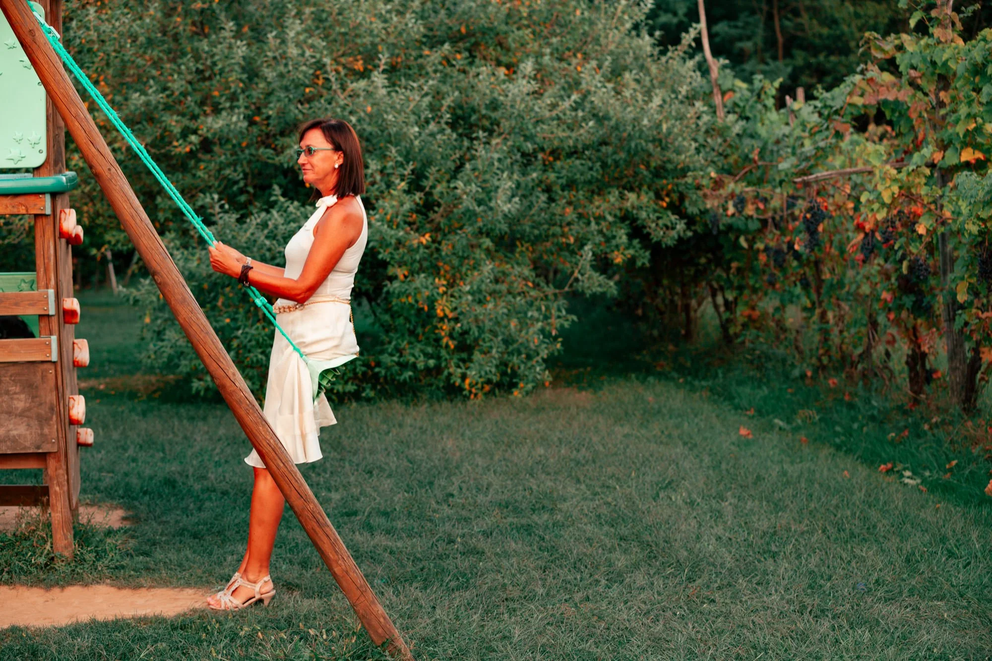 The Guests take in the grounds-52.JPG