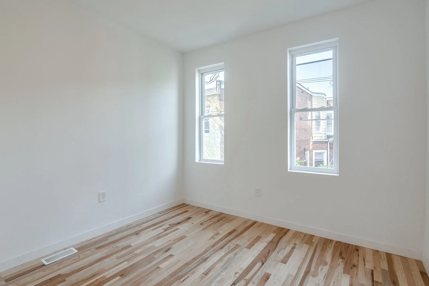 5451 Webster St-MLS-16.jpg