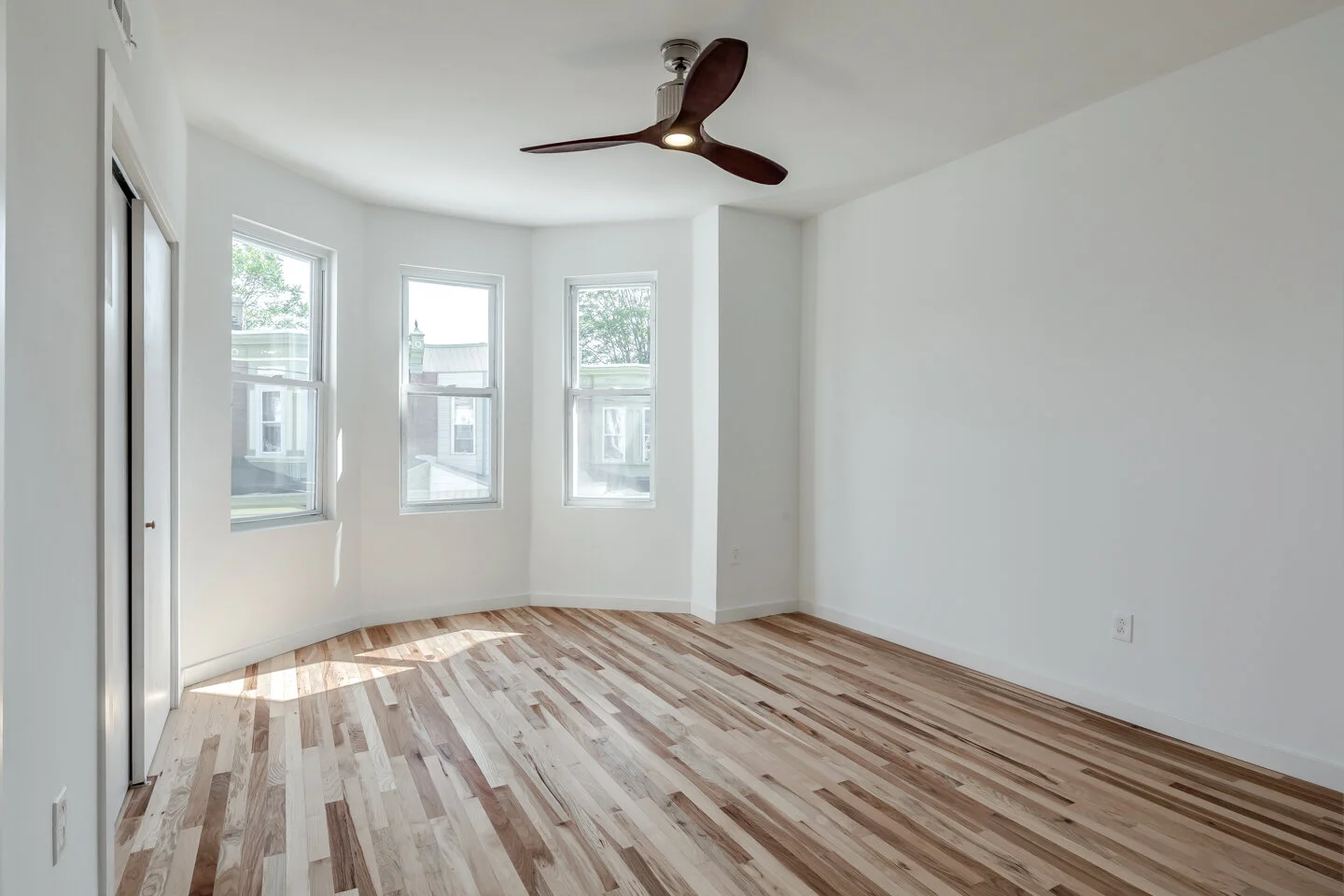 5451 Webster St-MLS-19.jpg