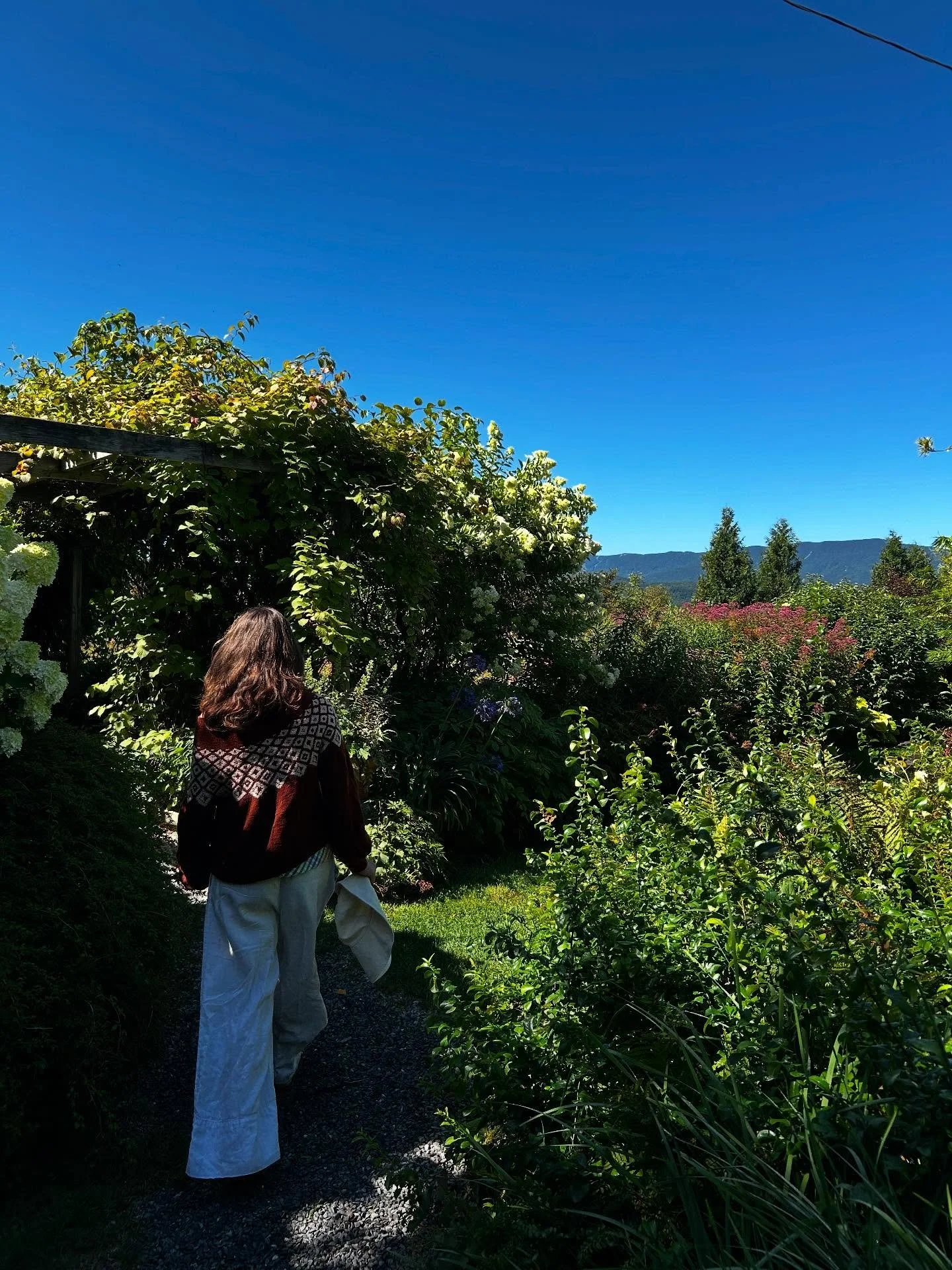 In keeping with the family theme to always try to find the fun, Moozle and I headed over to Waitsfield yesterday and blissed out in the Von Trapp&rsquo;s flower gardens. We set the date way back in late spring and I&rsquo;m so grateful in the crescen