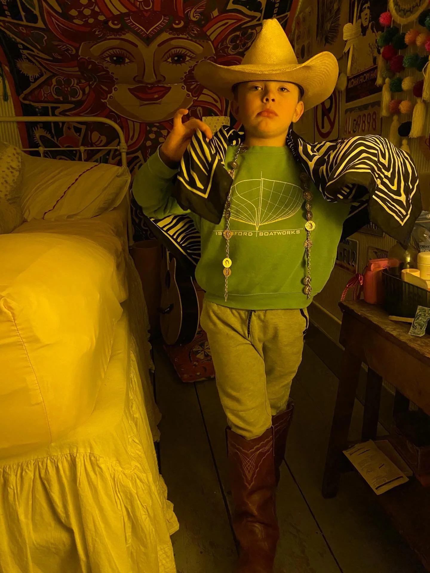 This week's stream of consciousness word soup plus the images that rise to the top.

Free for everyone this week so please do check it out if ya wanna and then subscribe. Yay. And thanks. 

>> https://open.substack.com/pub/cryingseason/p/little