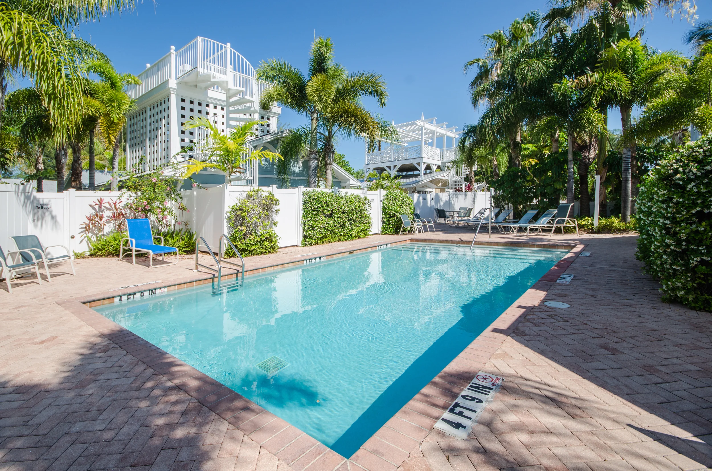 palmislandvillage-photoupdate-pool1 copyskew.jpg