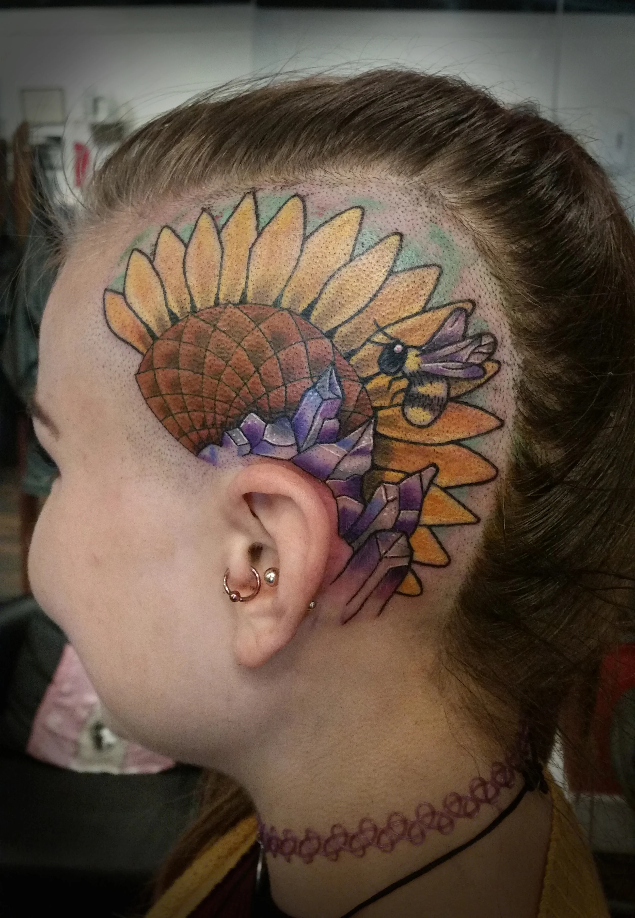 beecrystalsunflower.jpg