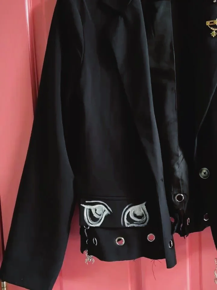 The past year I&rsquo;ve made it a point to create some pieces for myself to wear or enjoy as I&rsquo;ve always slacked on making myself things and so this up-cycled blazer came about yesterday morning as I not only wanted, but needed something fun t