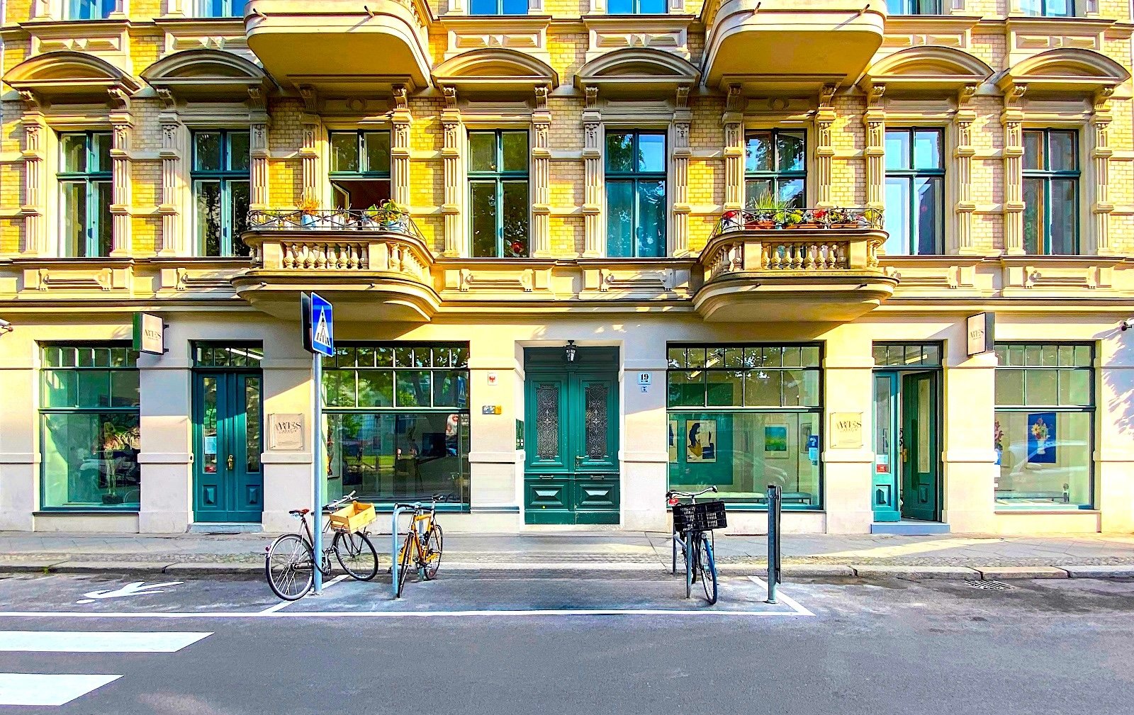 🇩🇪 ALTO MATCHMAKING ART &amp; WINE COCKTAIL
Thursday 3rd July 2025 . 6pm to 8pm
ARTES Berlin

Premium International Wines
Contemporary Art Exhibition
Private VIP Tour

&euro;40 per person

BOOK TICKETS
https://www.clubvivanova.com/events/03jul2025
