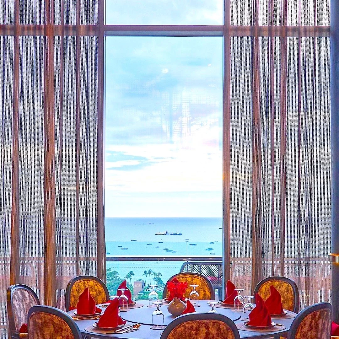 🇹🇭 Join us for an elegant evening of fine wine, traditional wood-smoked Peking duck and great company at the Yitong Chinese Restaurant &amp; Sky Bar over-looking Pattaya Bay.

Thursday 26th March 2026 . 7pm
Four Premium International Wines
Seven Di