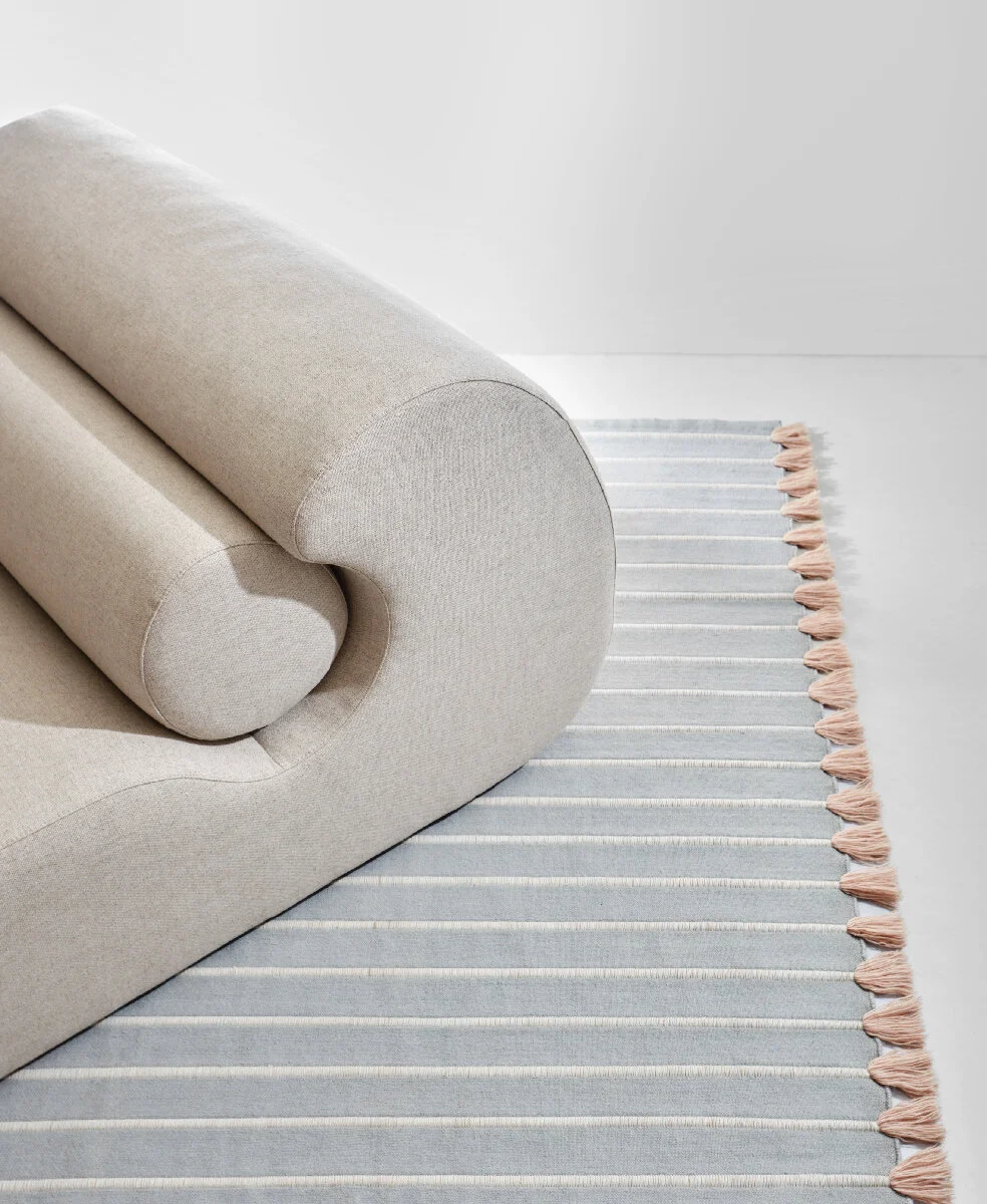 RIB-MEDIUM-grey-rose_seat-300.jpg