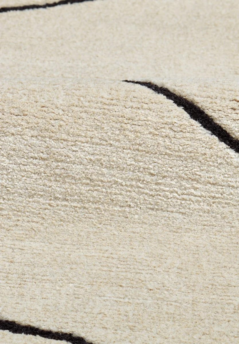 Maze-Carrara-Black_Detail-wave.jpg