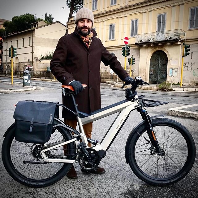 Raffaello sa quello che vuole..
.
.
.
#rieseundm&uuml;ller #superdelite #ridemore #boschebikesystems #bicificio_dinamo_roma #urban #urbanmobility #rohloffspeedhub #ebikestyle #ebikeshop #superdelite #brooksengland #gatescarbondrive #hubgear #magurabr