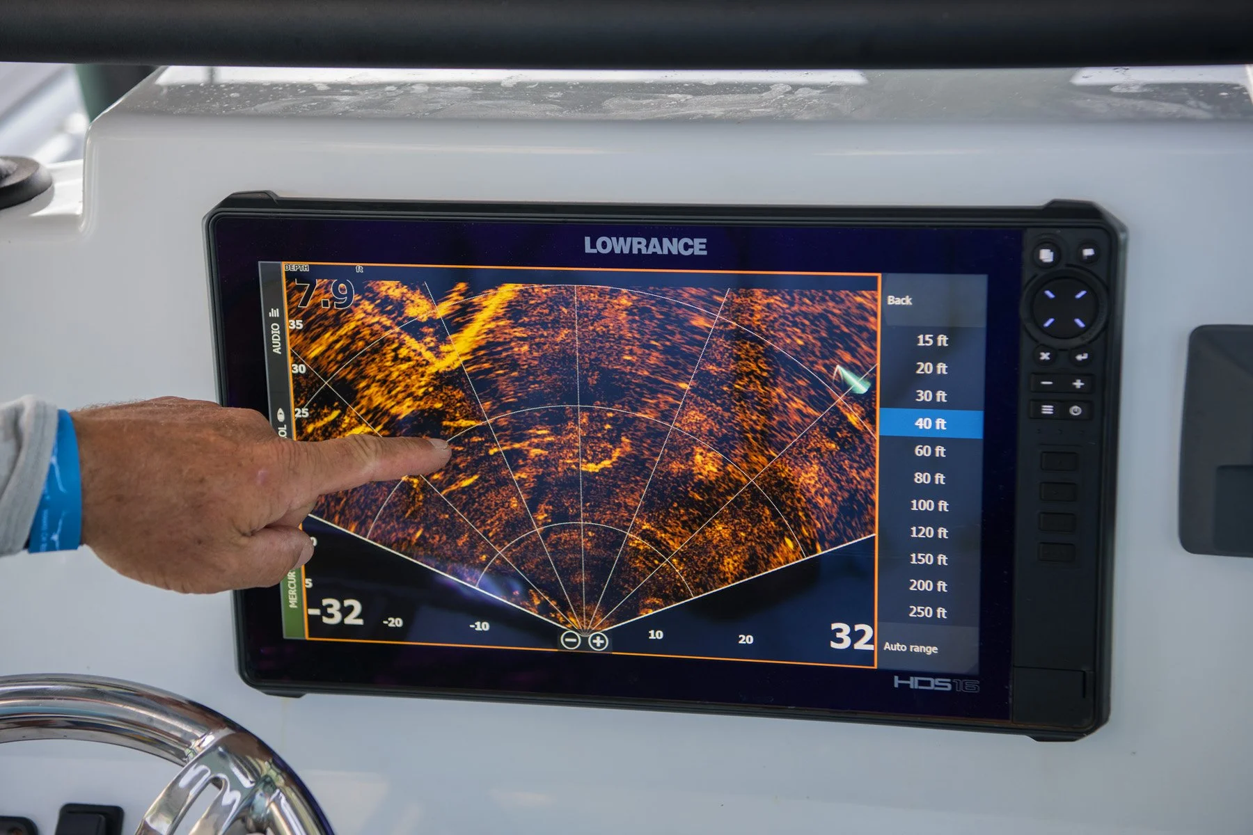 Lowrance MFD - How to display Engine Data, Tracks, Navigation, Sonar, Forward Facing Sonar and More