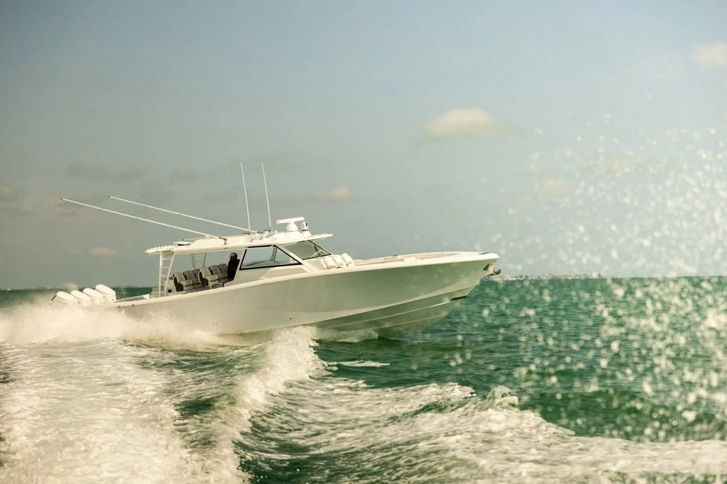 SMOOOOOTH &hellip; There&rsquo;s something about the @yellowfin_official 54 on film 😮&zwj;💨
We&rsquo;ll be at @flibsofficial talking about our experiences on our 26&rsquo; Yellowfins and more, and, while you&rsquo;re there make sure to check the 54