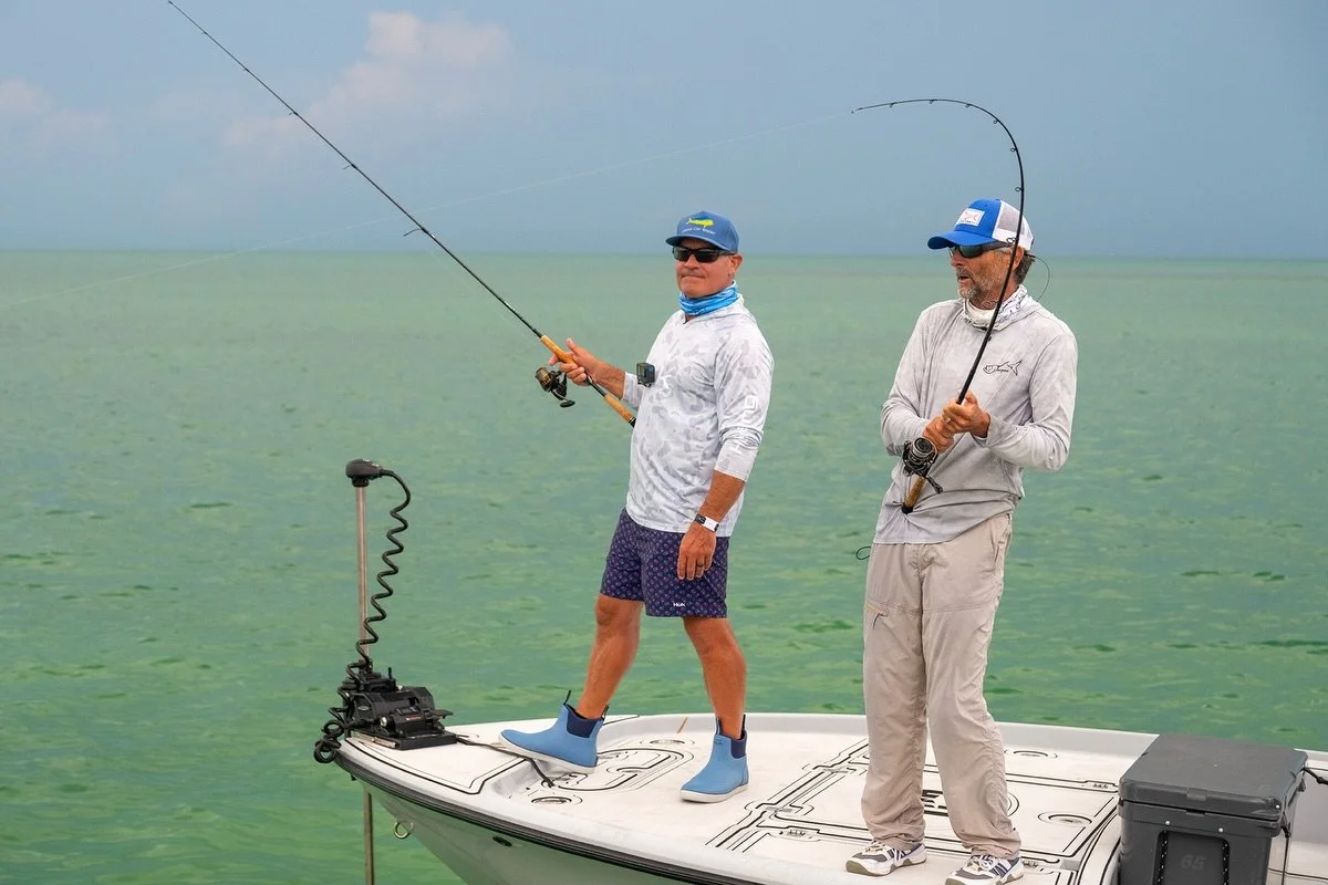 Before and after, or is it after and before? 😎 Either way we&rsquo;re fishing on comfort with @reflexmarinedecking ALL DAY and clean as a whistle before and after we get our @yellowfin_official fishy with @starbrite_com 🧽💦