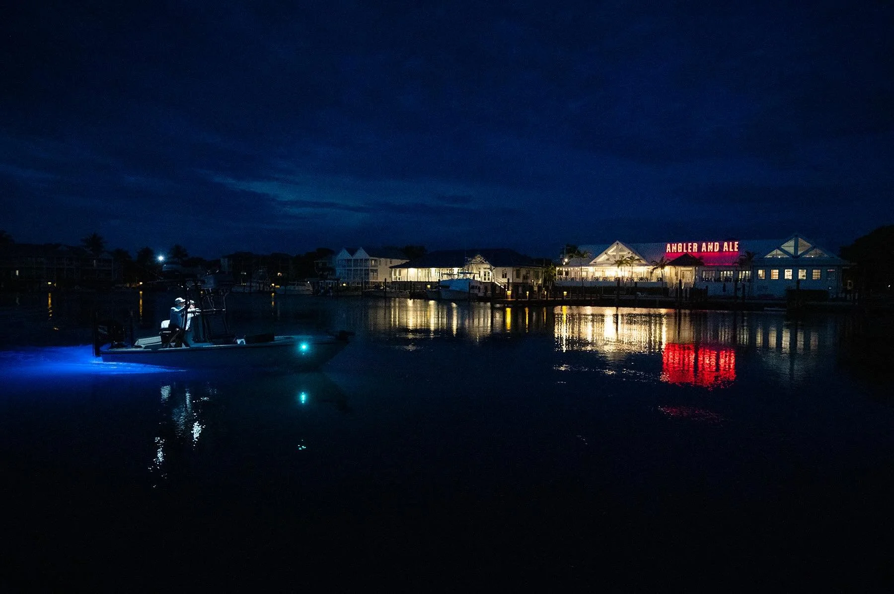 Whether it&rsquo;s night moves, or pre-sunrise darkness, @lowrancefishing makes more than marine electronics. They make fishing. 

Discover the ultimate fishing experience with their wide array of fishing electronics for every type of light and every