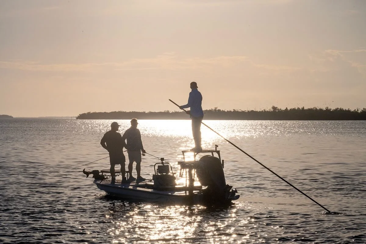 🚨 NEW EPISODE! Captains Tom Rowland and Rich Tudor fish with Captain Mason Baker @masonnbakerr and launch in Key Largo @thefloridakeys to fish for baby tarpon in the Everglades in their new Cayo Skiff.

Our newest season of @hawkscayresort Saltwater