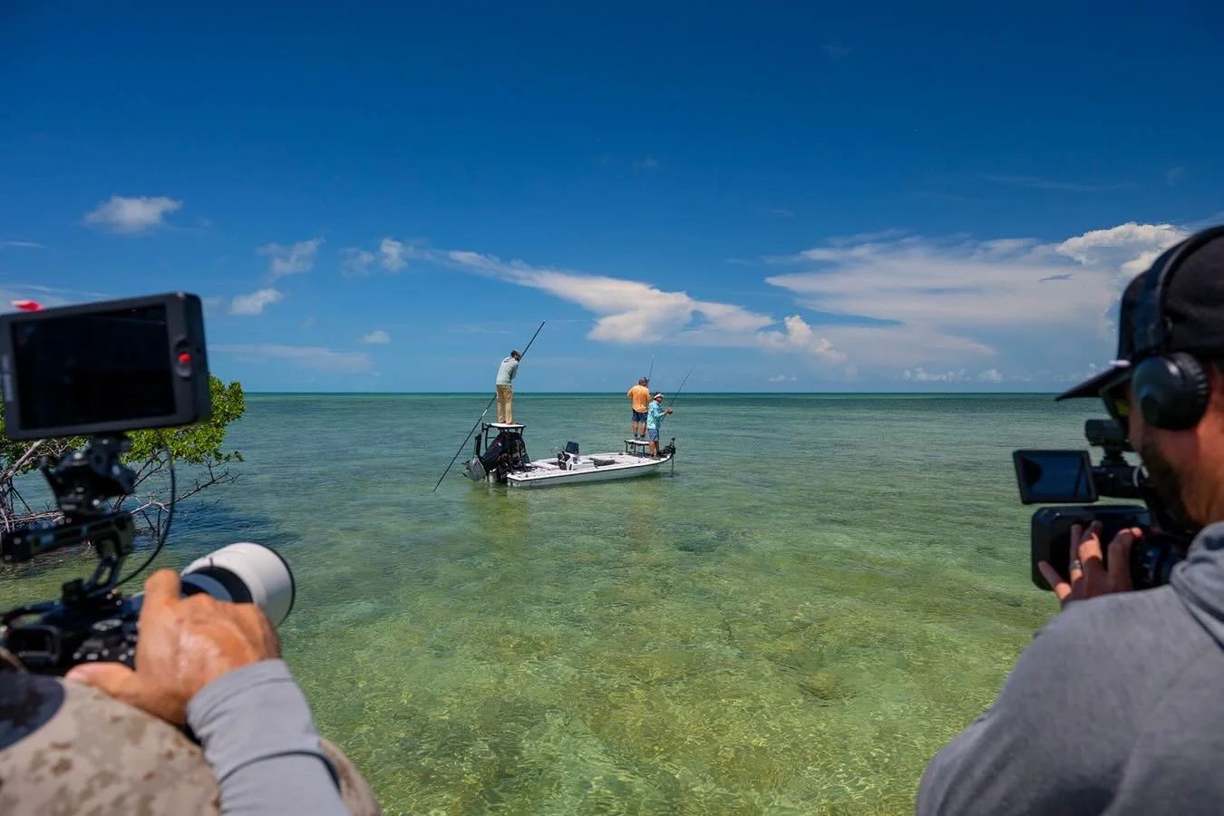Behind the &lsquo;scenes&rsquo; for Season 21, and behind the &lsquo;screens&rsquo; on our electronics is @lowrancefishing leading the way with the latest and greatest fishing technology on our @cayoboatworks 🌍🗺️