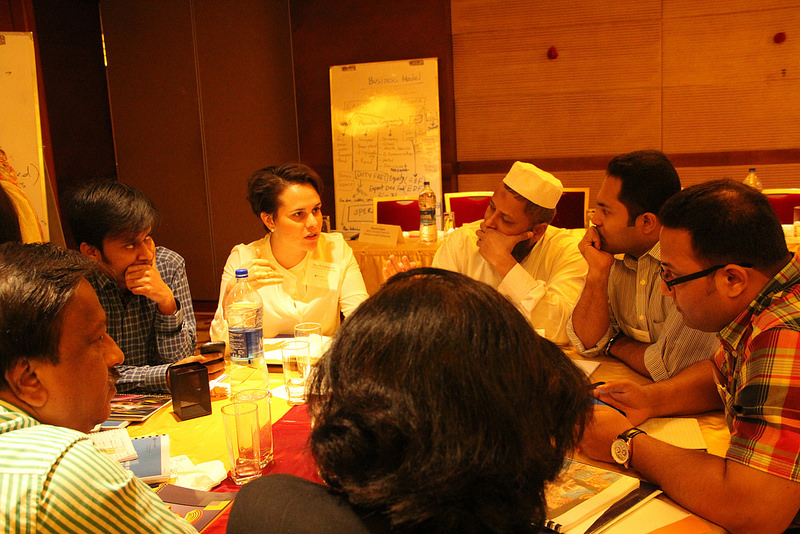 Sarah Labowitz facilitates a breakout session