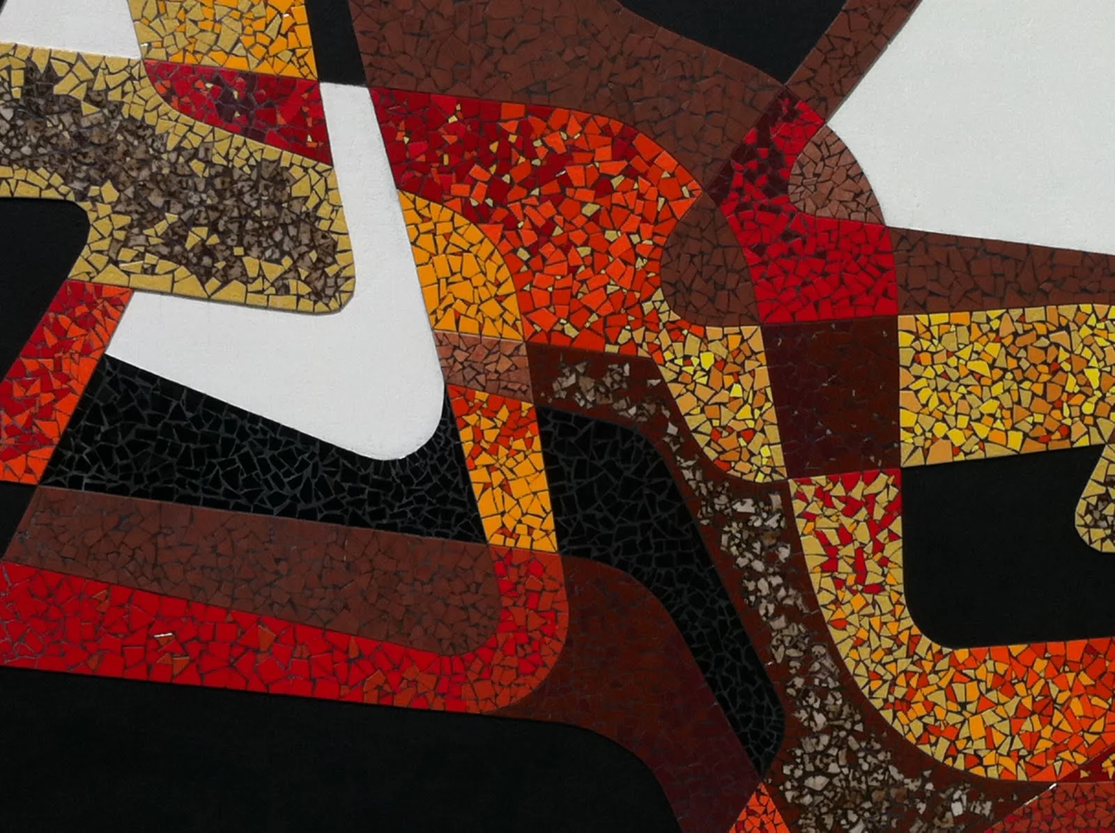 Decoración de pisos con trozos de cerámica