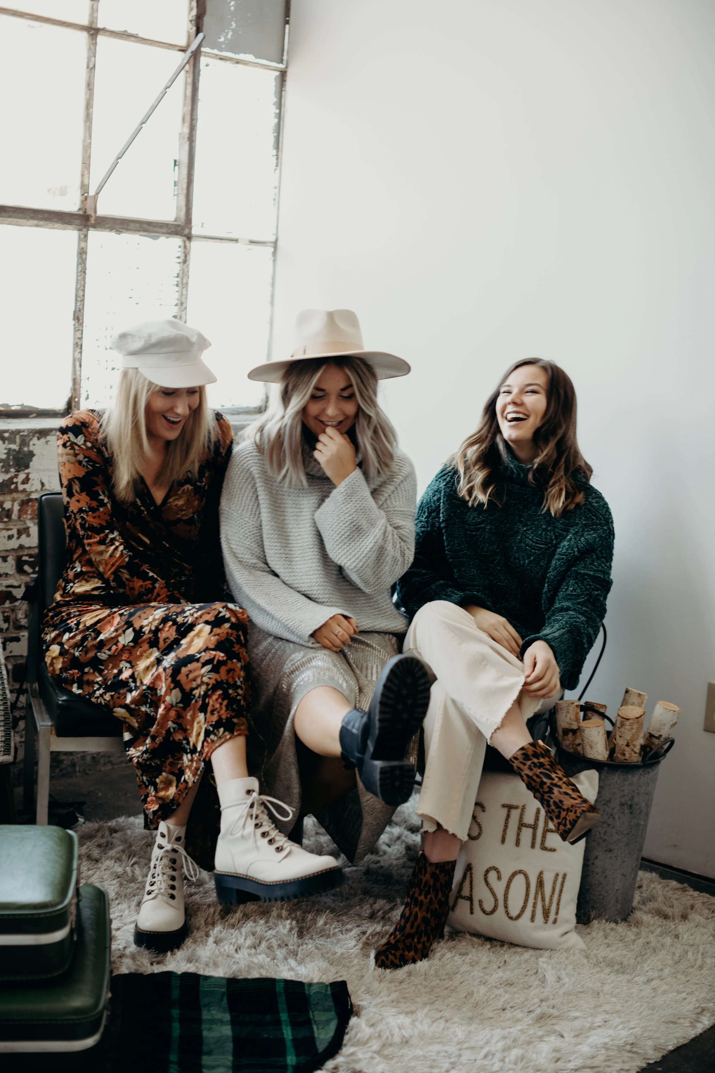 2018_HolidayFashionGuide_Low-4.jpg