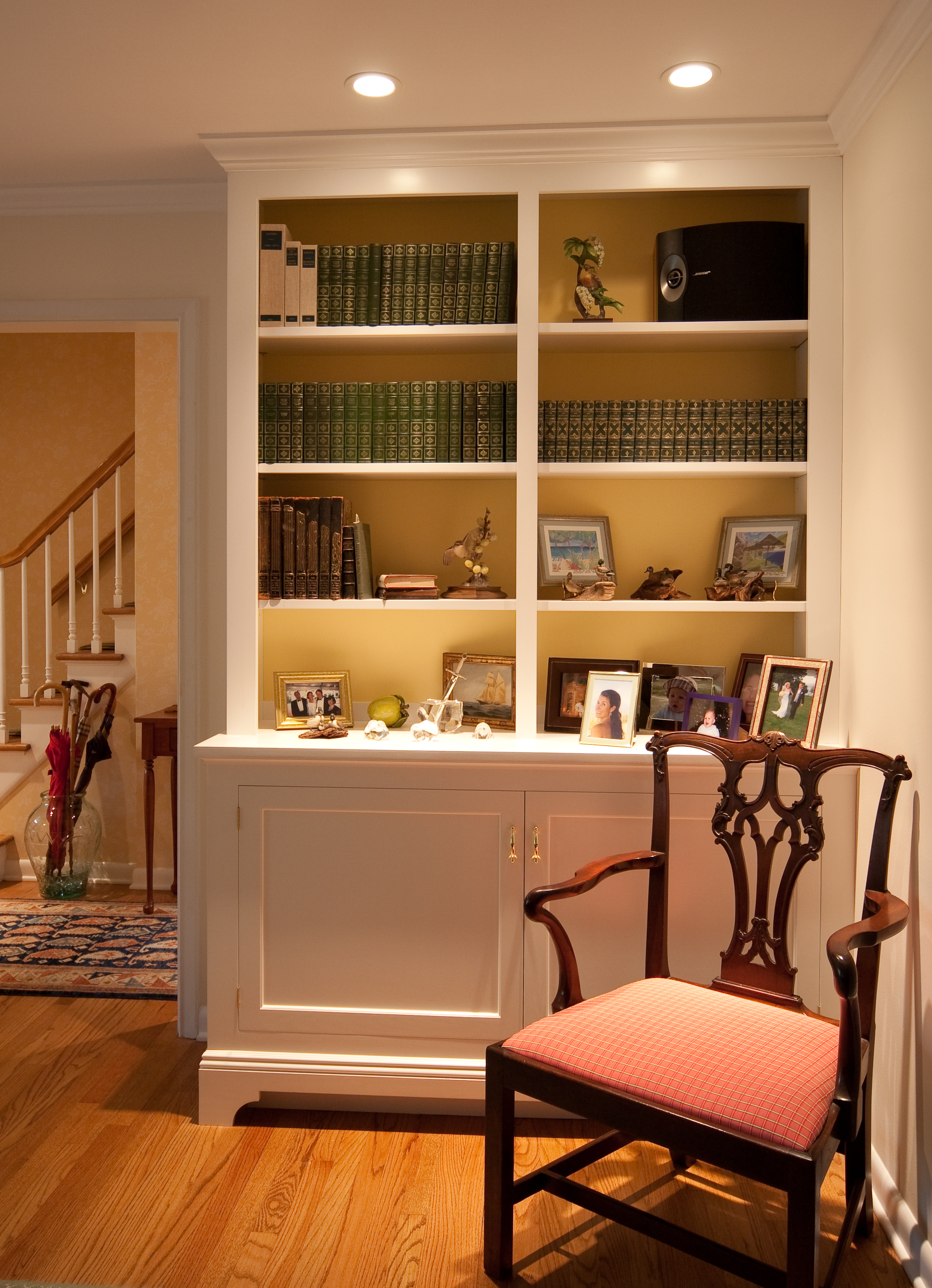 Classic built in book shelves have contrasting painted backs.