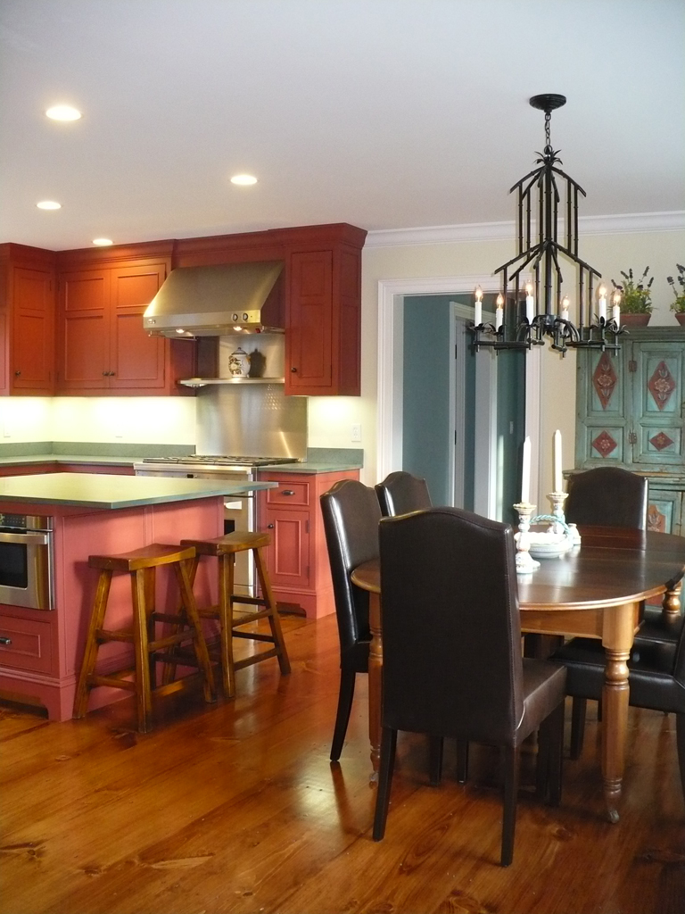 This island has a microwave drawer! These are great, you don't need dedicated counter space for it and the drawer allows you to look in at what is being cooked rather than bending down to peer in!