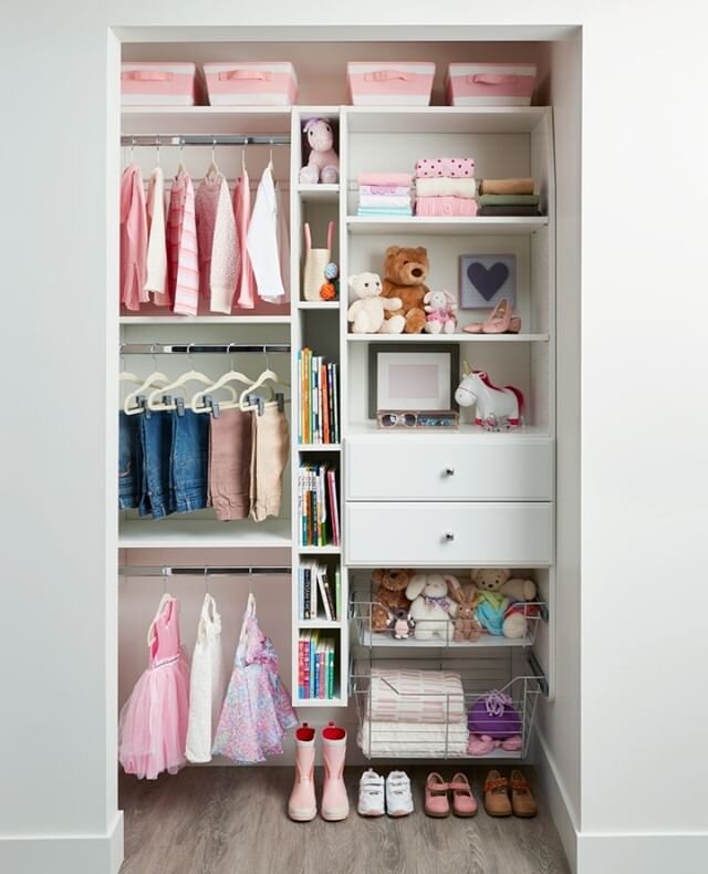 💕Happy February 1st! 💕⁠
⁠
How sweet is this little girl's closet? With thoughtfully-designed organization, you can fit SO MUCH into a small area (even more so with children -- hello triple hang!) ⁠
.⁠
BEST of all, our closets come with a Lifetime D