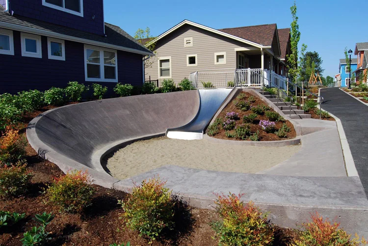 Land-Slide_02.jpg