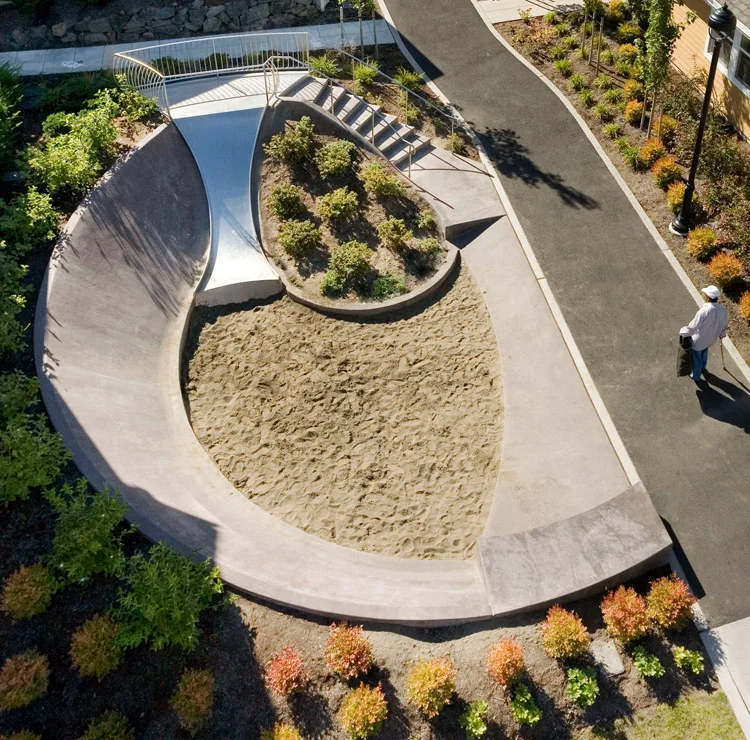 Land-Slide_01.jpg