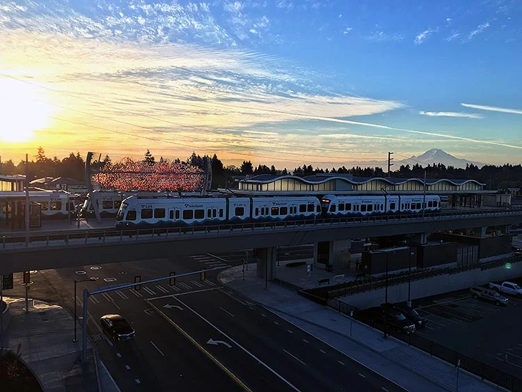 Cloud+Mt-Rainier_HD.jpg