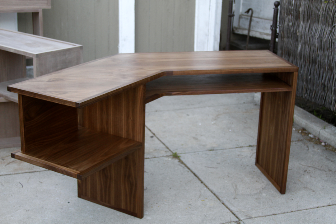  This home office project is very dear to me, because it's actually mine. I decided during my pregnancy that the office really needed to be more than an office. With the old office completely disorganised and full of old IKEA furniture from my colleg