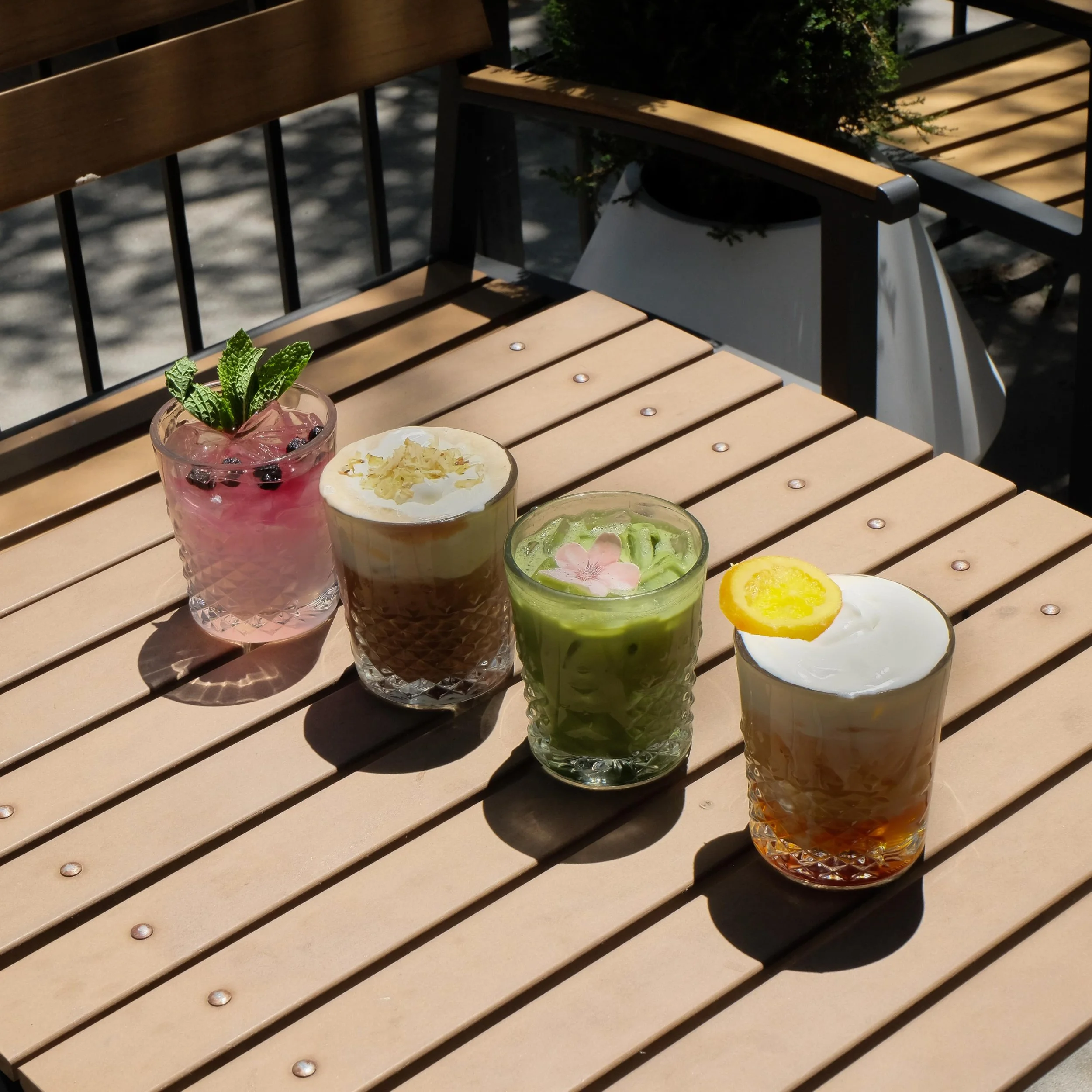 New summer seasonal drinks drop June 1st! 🌞
.
Orange Cream Cold Brew - housemade orange syrup, cold brew, orange vanilla cold foam, dried orange slice
.
Blueberry Mint Sparkling Lemonade - housemade blueberry syrup, housemade sparkling lemonade, fre