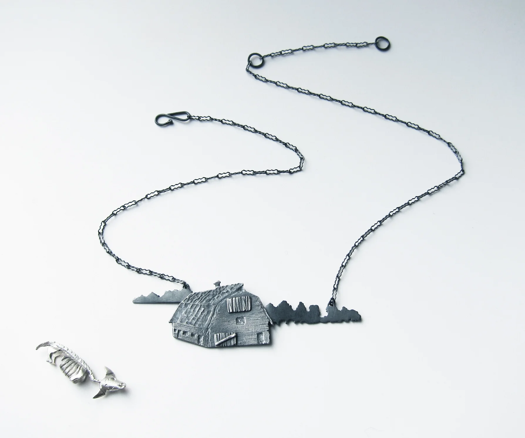 Barn necklace