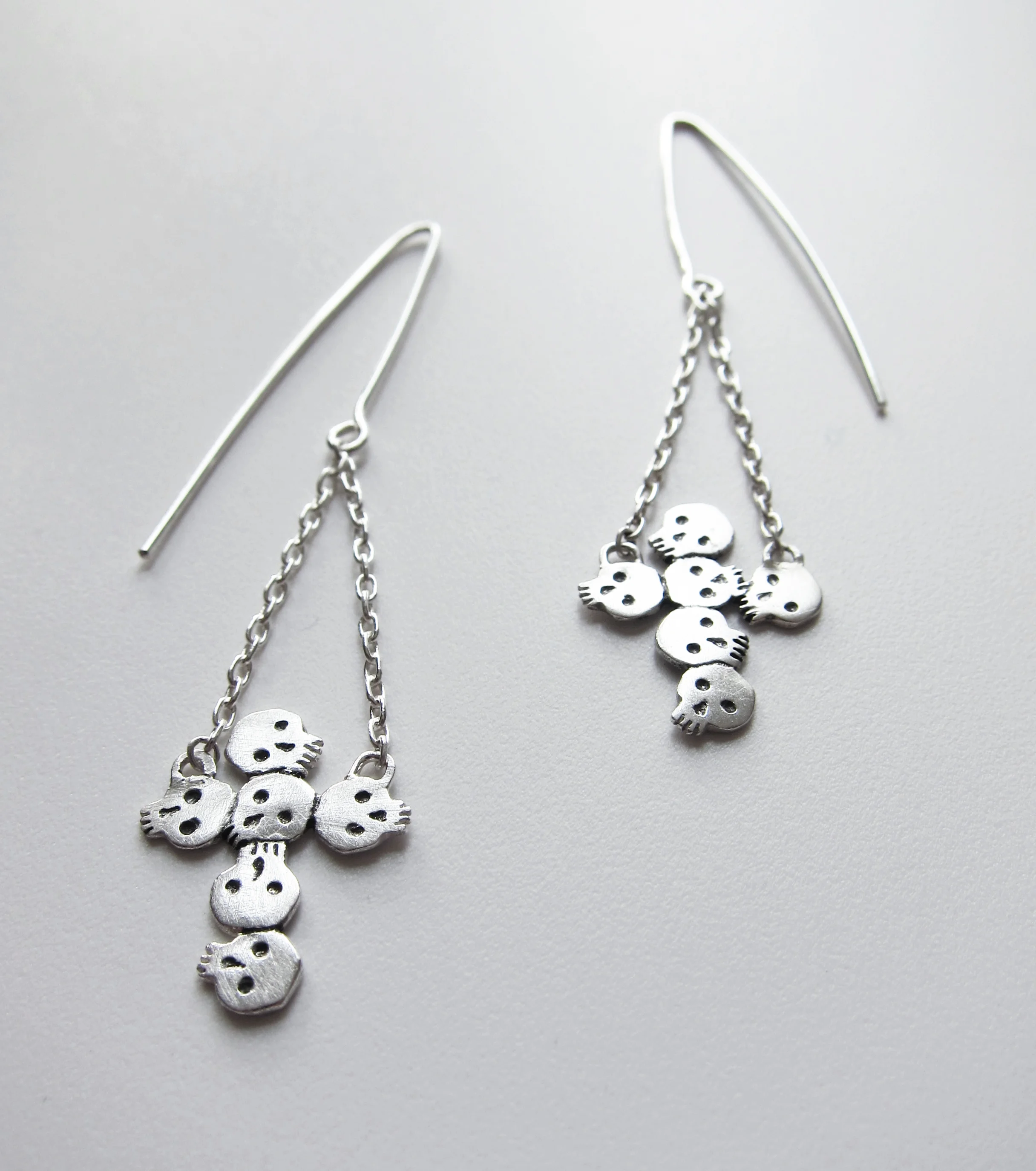 Skull cross earrings