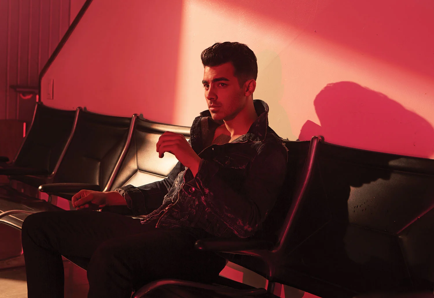 JoeJonas_Horz_Portrait_1.jpg