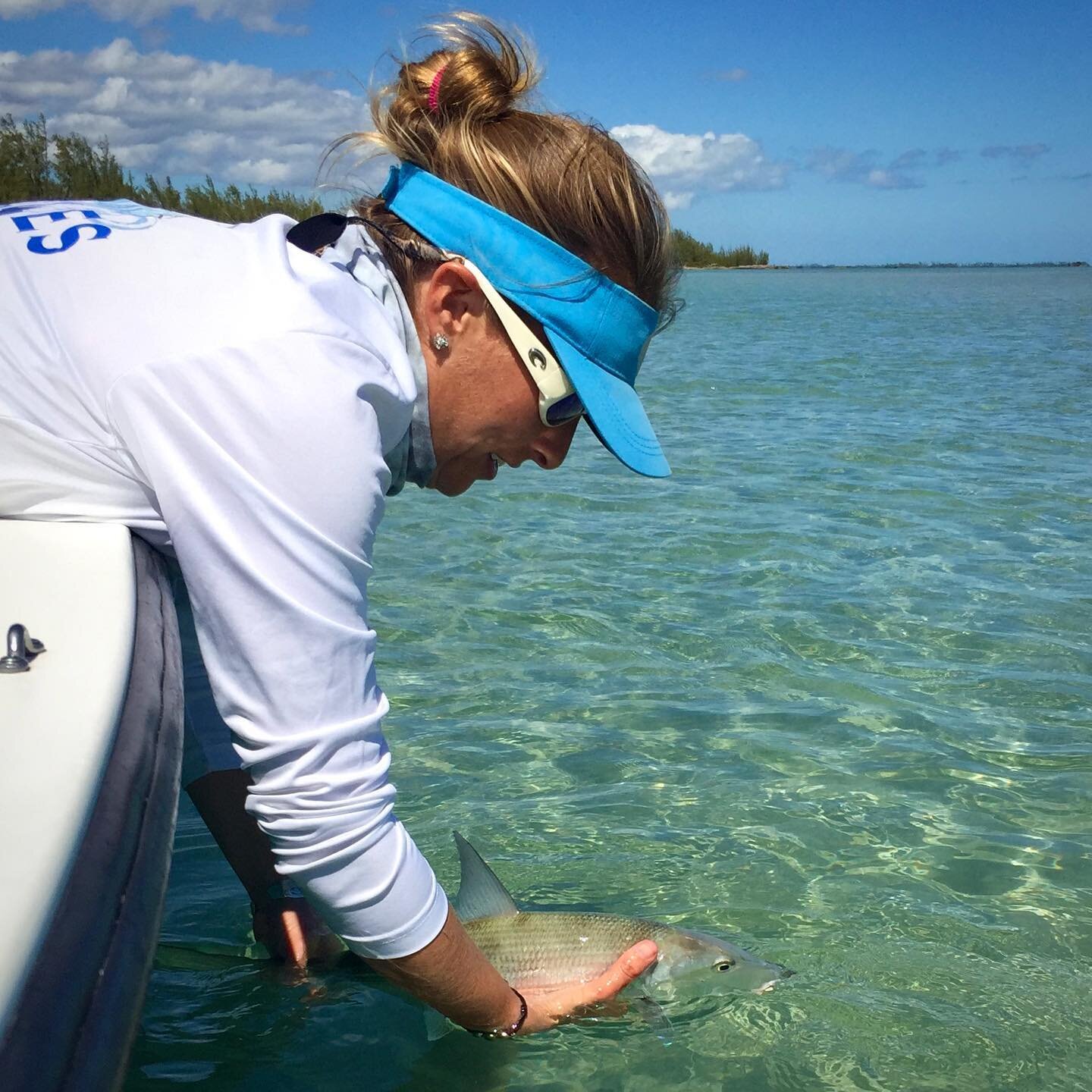 Missing the Bahamas this winter and chasing bonefish...hopefully next winter I&rsquo;ll be back, but for now a pretty release of one of the most badass gamefish on the planet from last year. 
.
.
.
#flyfishing #bahamas #bonefish #catchandrelease #sal