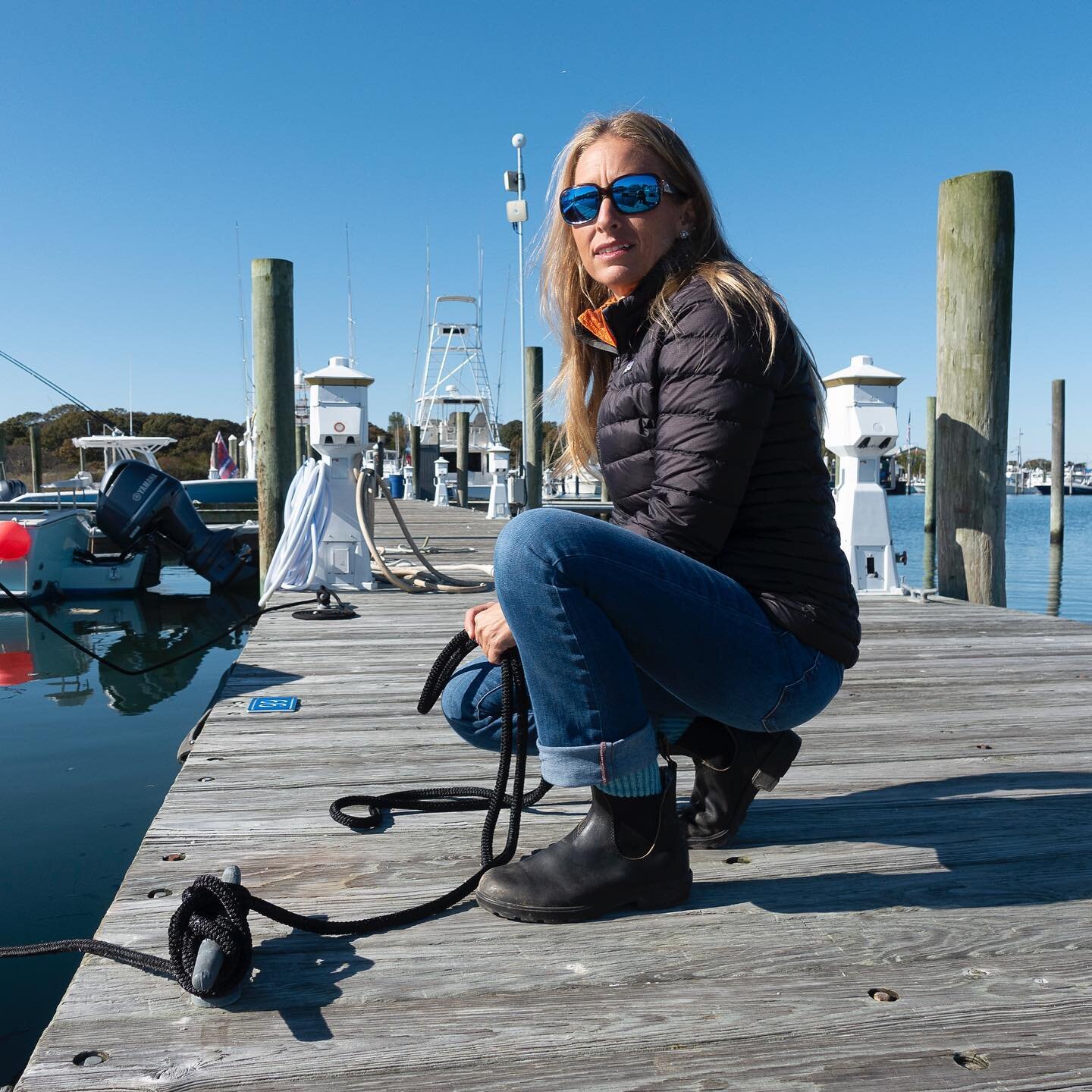 Sometimes I fish in my Blundstones too💙 A few more behind the scenes shots from our work with Blundstone. Stoked to have them supporting my work and new film, @findingphysty! 
.
.
.
#fishingfriday #blundstones #blundstones150 #montauk #onthewater #d