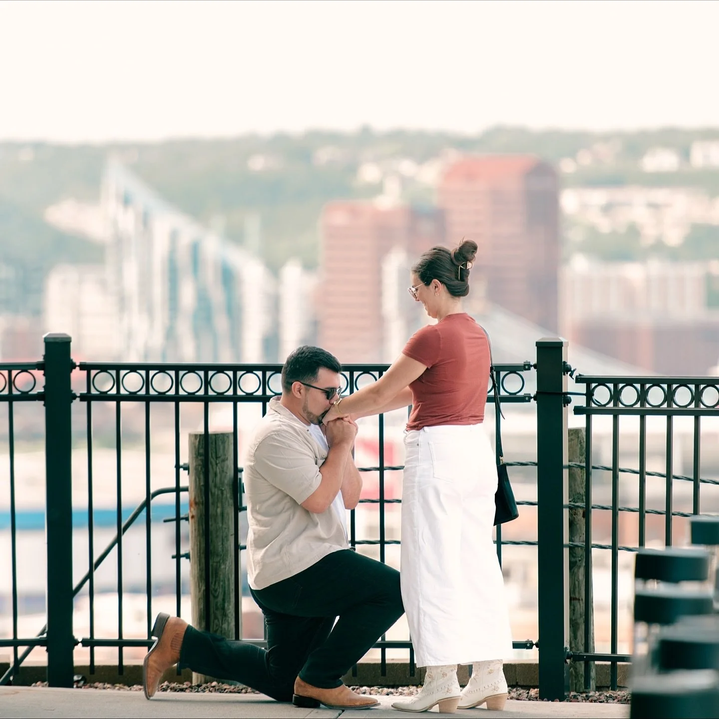 💖Sabrina + Mateo💖
I loved helping these two create the perfect old European solitaire engagement ring. And of course a Cincinnati proposal is one of my fave destinations 🏙️
.
.
.
.
📸: @britjaye