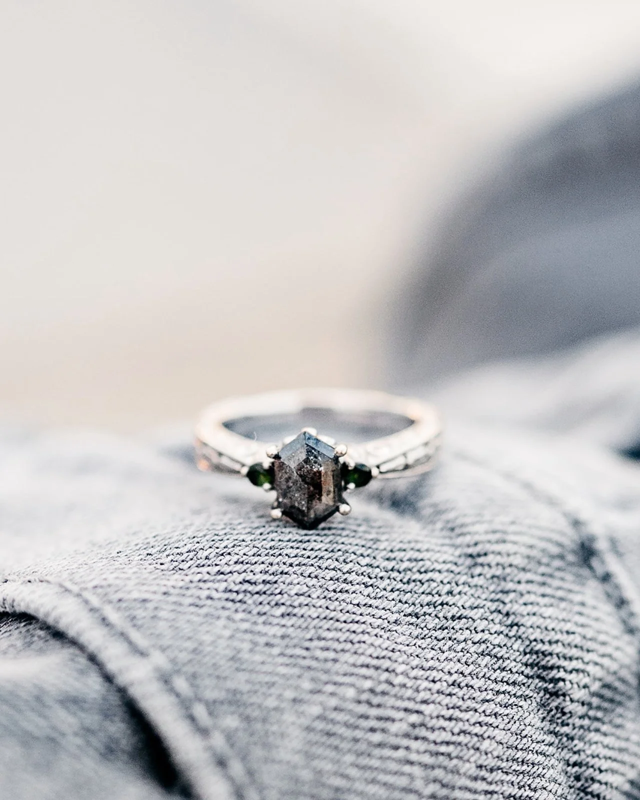 Jack&rsquo;s whimsy vibe salt and pepper diamond ring with green tourmalines 🩶🖤💚
.
.
.
.
📸: @katibestphotos