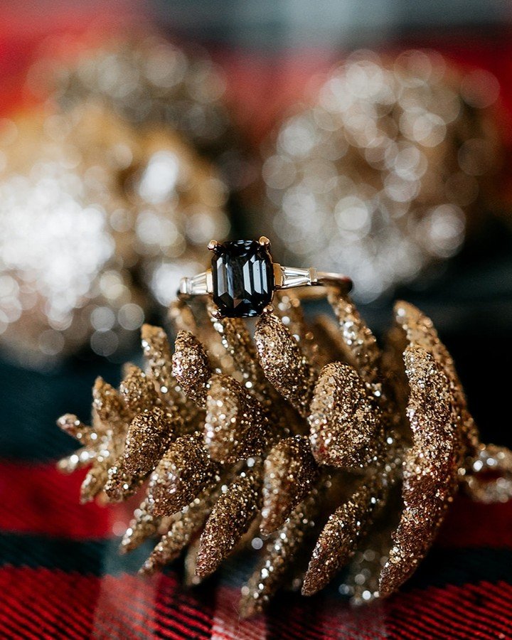 Such a sweet time of the year and bringing things back to the whole point of why my business started: for the perfect unique ring designed especially for you 🖤 
So grateful for another amazing year of business where I got to help design with love fo