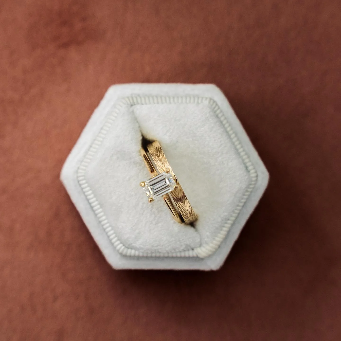 When the options for a wide gold band are endless&hellip;. Invest in that gold babe 😅 
Which one is your fave?
.
.
.
.
📸: @pattyframes 
#cincinnati #cincinnatismallbusiness #jewelrybusiness #customengagementring #customweddingband