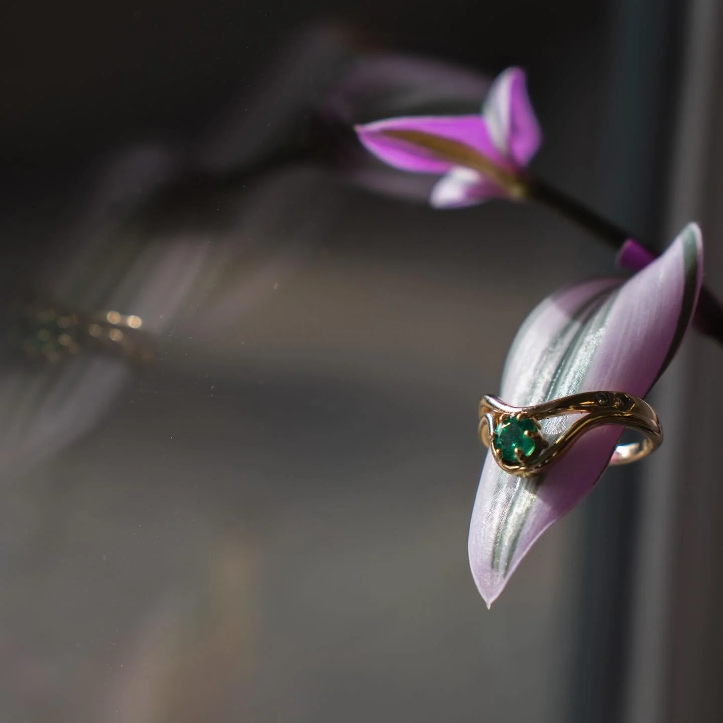 A special emerald ring for Cana 💚💚💚
This is your sign to create a special graduation gift this year that isn&rsquo;t the norm class ring we&rsquo;re all used to. 
.
.
.
.
📸: @pattyframes 
#senior #emeraldring #cincinnatismallbusiness #jewelrybusi