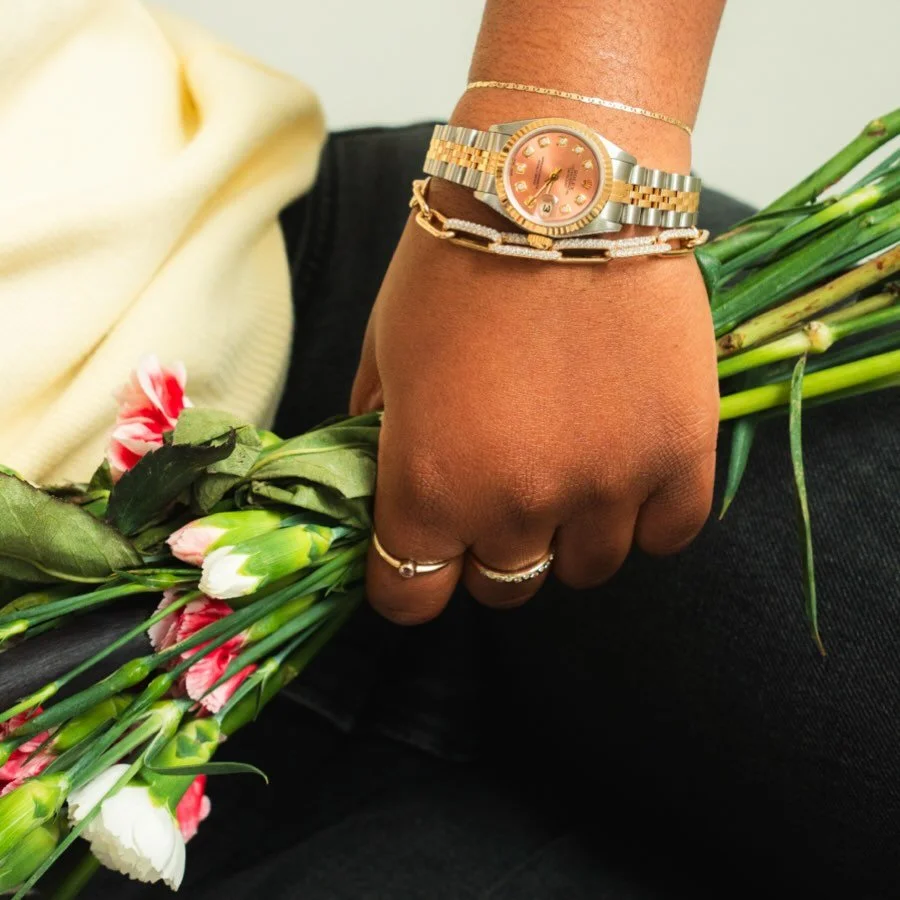 The DJs aren&rsquo;t just for the guys 😏 This 26mm Rolex Datejust was so cute with a little peachy vibe and the diamond dial 🤌 🍑🍑🍑
.
.
.
.
📸: @pattyframes