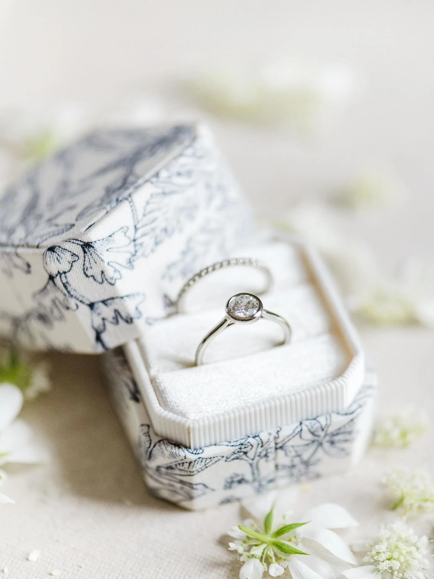 You can&rsquo;t go wrong with a clean modern bezel set round engagement ring and diamond wedding band 🤌
If you identify as someone who changes their mind a lot when it comes to style, or loves super trendy fashion choices, I always recommend going s