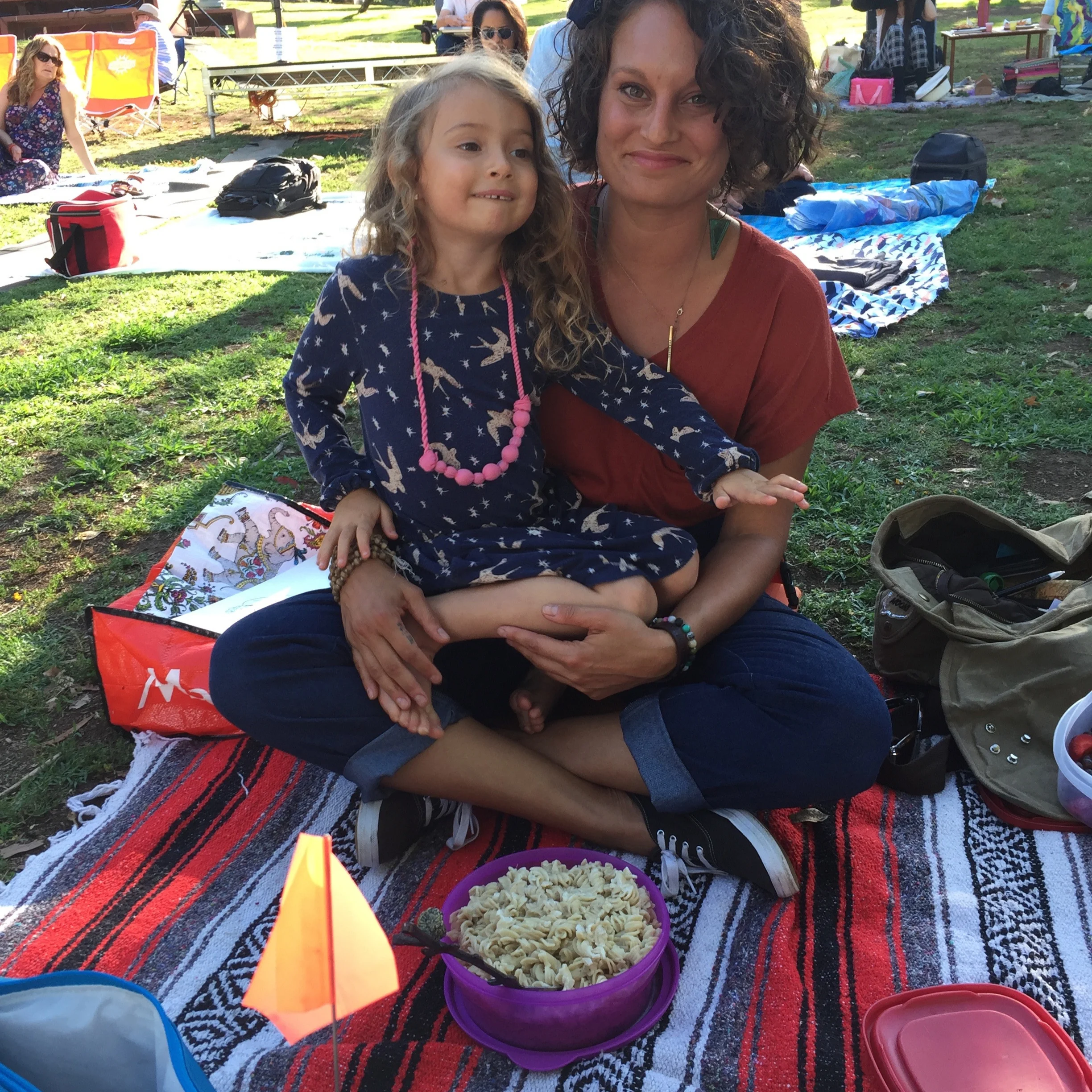 FOOD BUILDS COMMUNITY
