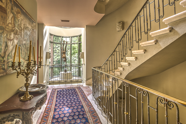 Foyer outside of guest suites