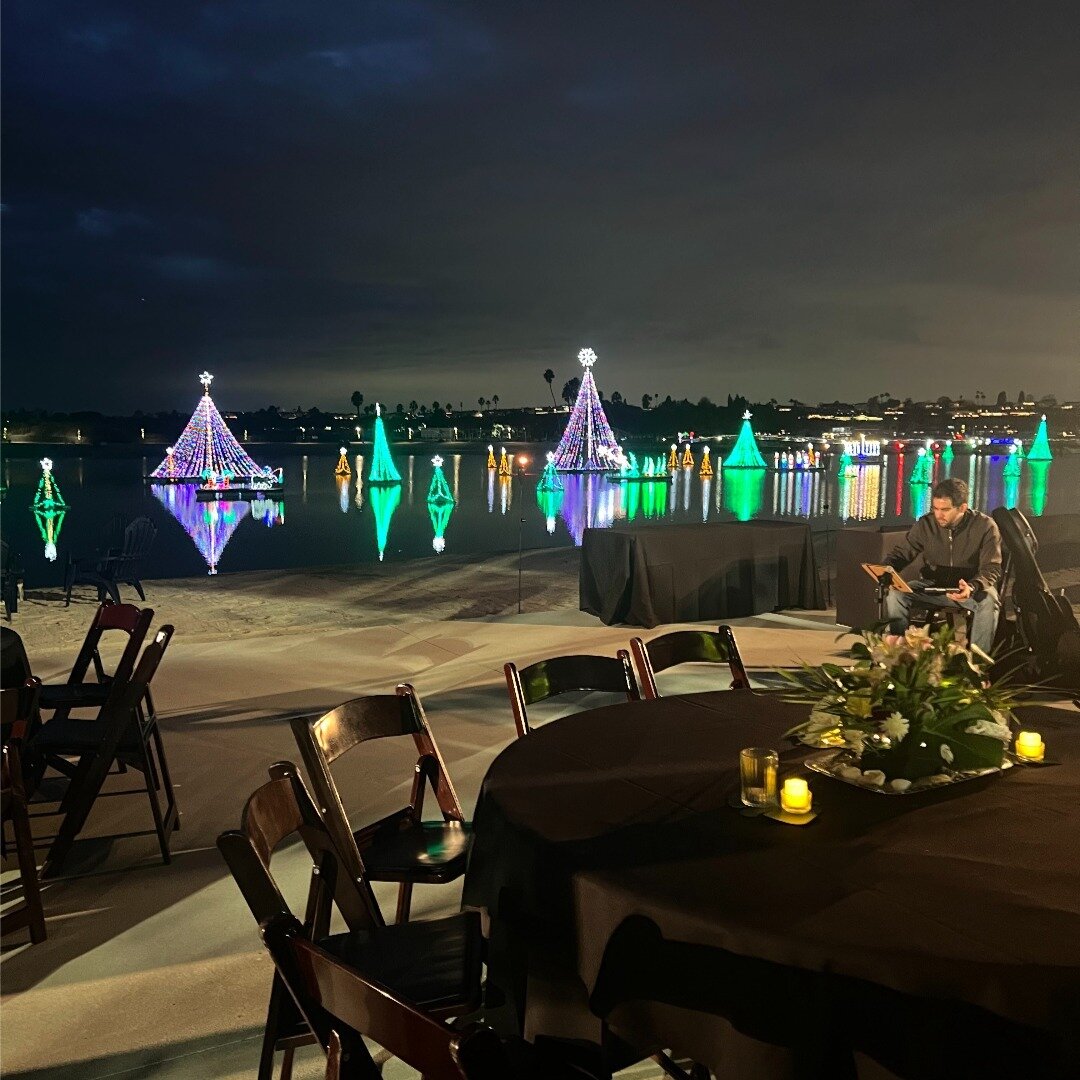 Enjoy a sophisticated corporate dinner by the waterfront with stunning views. #CorporateEvent #WaterfrontDining #Networking #BusinessGathering #FineDining #teambuilding #teamwork #leadership #communication #motivation