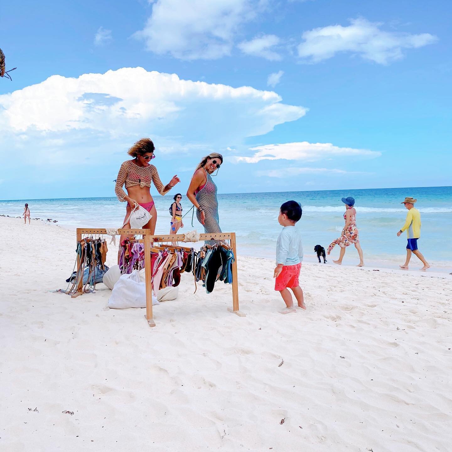 What a charmer😅
#beachboy #makingnewfriends #誰にでも話しかけるよ #ニューヨーク子育て #ニューヨーク育児 #2歳児 #ニューヨークママ