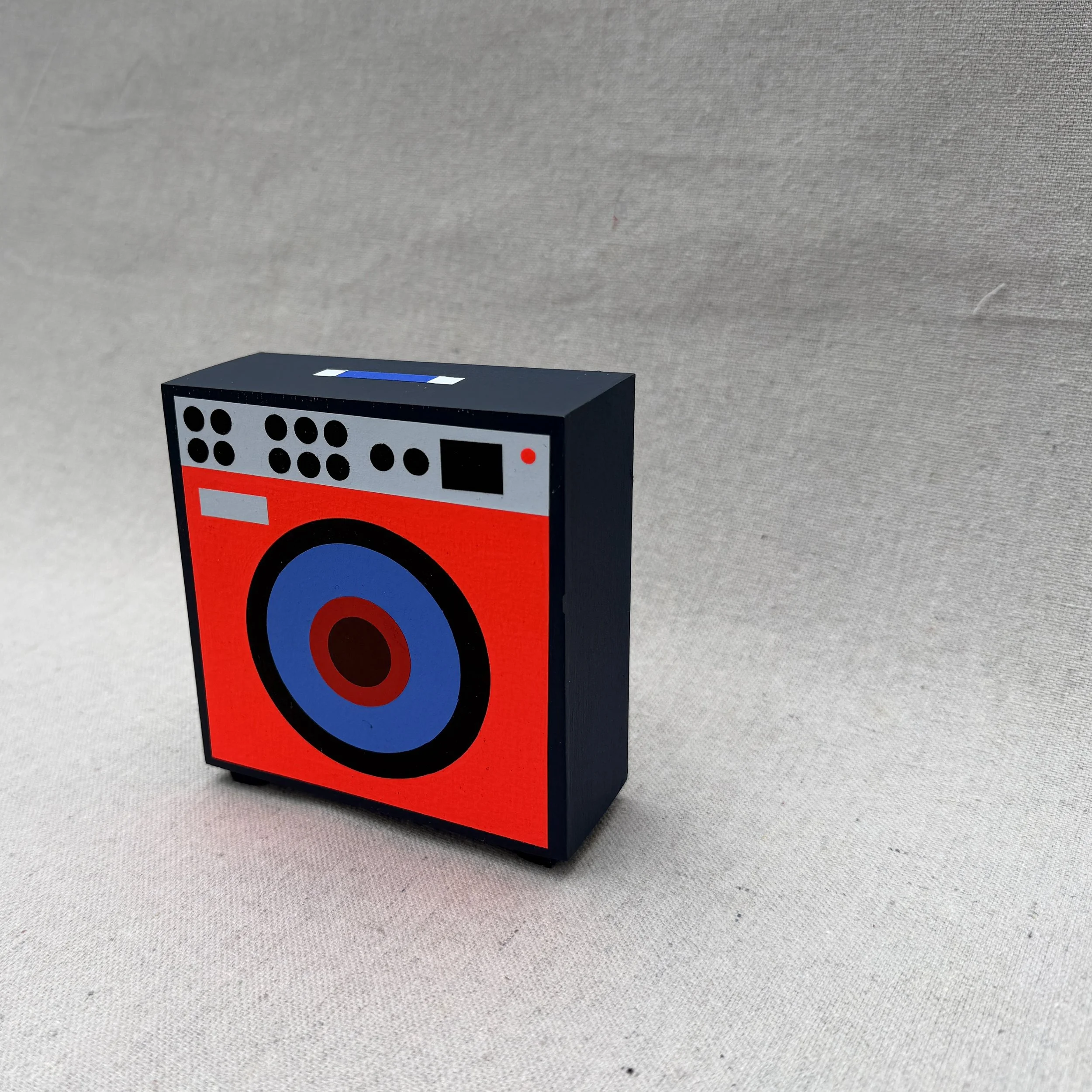 amp 03 right view.jpg