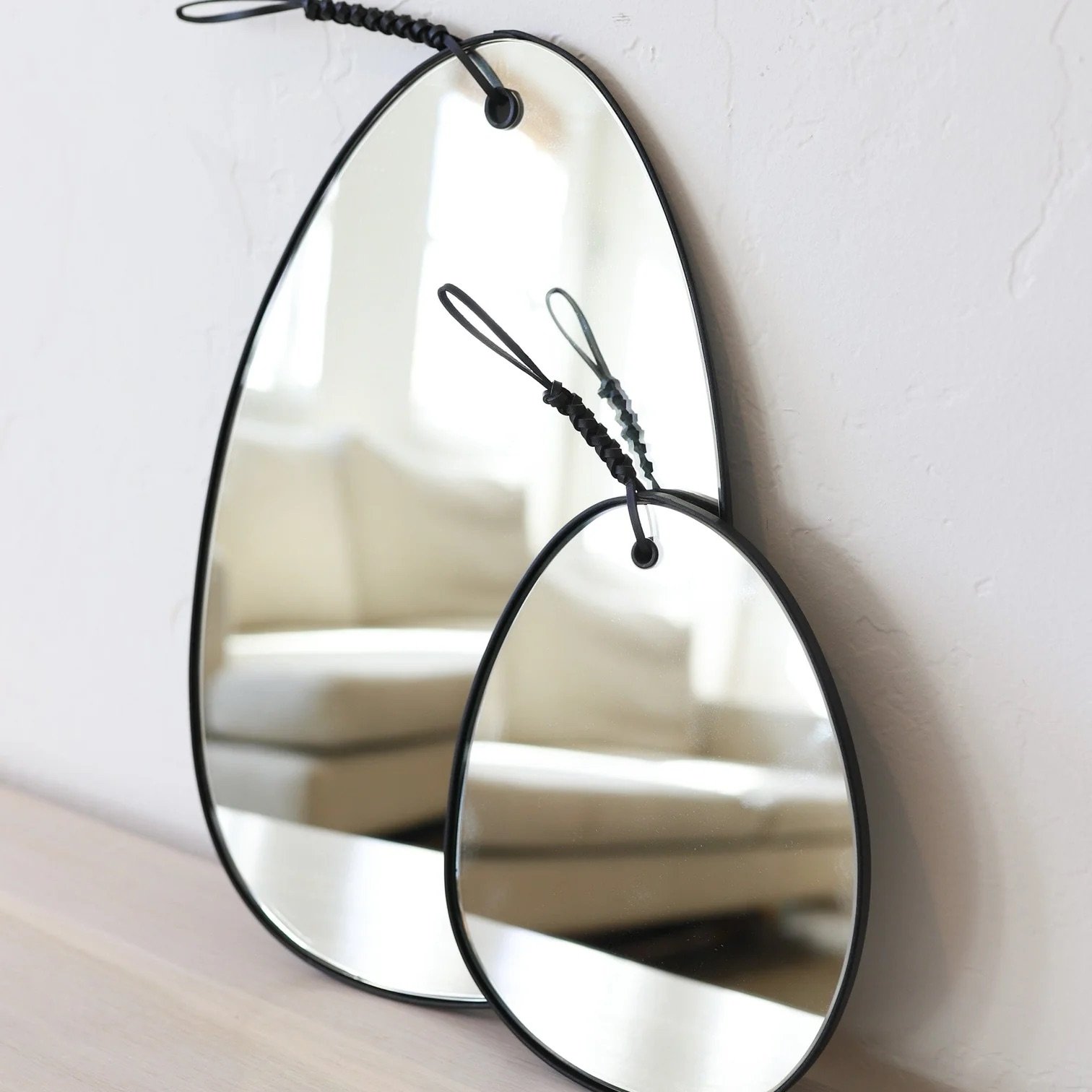 kamaroan-decor-black-woven-leather-mirror-36679436173567_1512x.jpeg